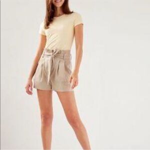 Aritzia Babaton Linen Blend High Waisted Paper Bag Belted Shorts Sz 4 Tan